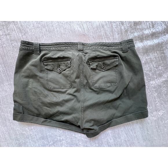 Torrid Women's Plus Size Military Cuffed Twill Shorts, Olive Green, Size 24 - Picture 3 of 7